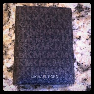Michael Kors Bedford Travel Wallet